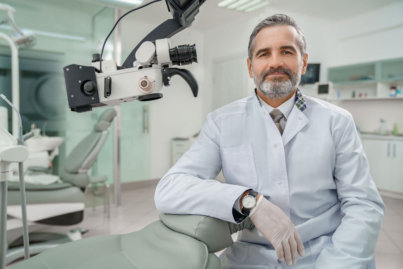 professional-male-dentist-looking-at-camera-and-sm-2023-11-27-05-31-23-utc.jpg